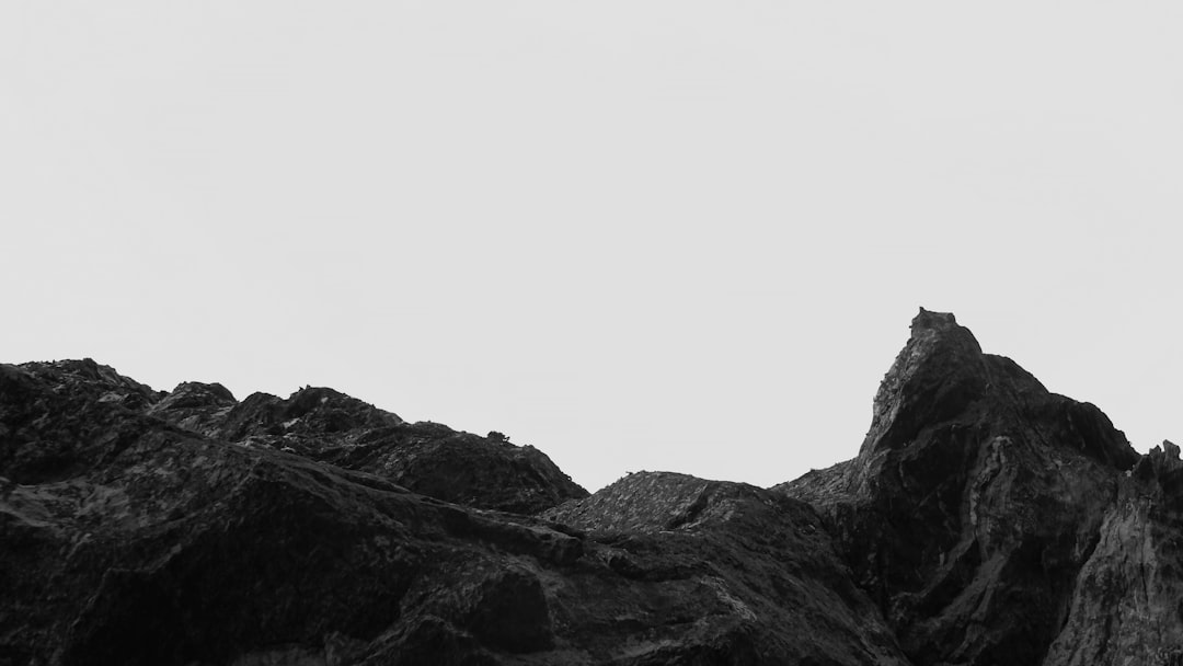 Detail Gambar Gunung Minimalis Hitam Putih Number 15