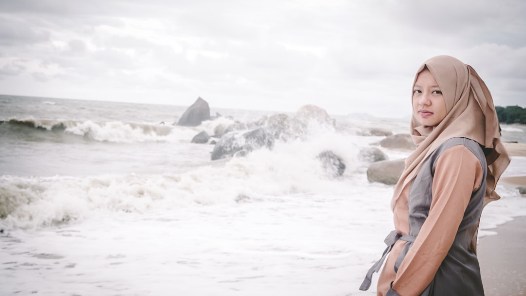 Gambar Pantai Portrait Untuk Wallpaper Hp