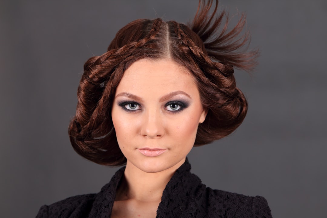 Detail Sleek Bun Mit Scheitel Elegant Foto Number 10