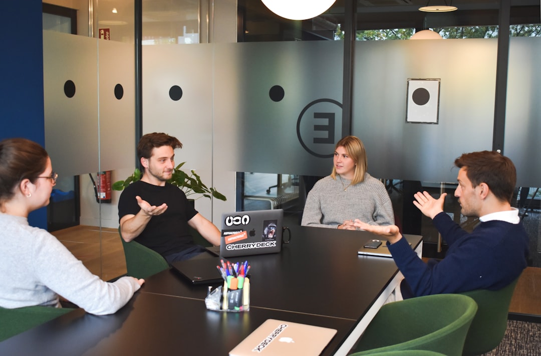 Diverses Team Bei Besprechung Foto 0f2f