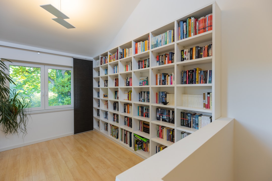 Bibliothek Regale Mit Buechern Perspektive Foto 053e