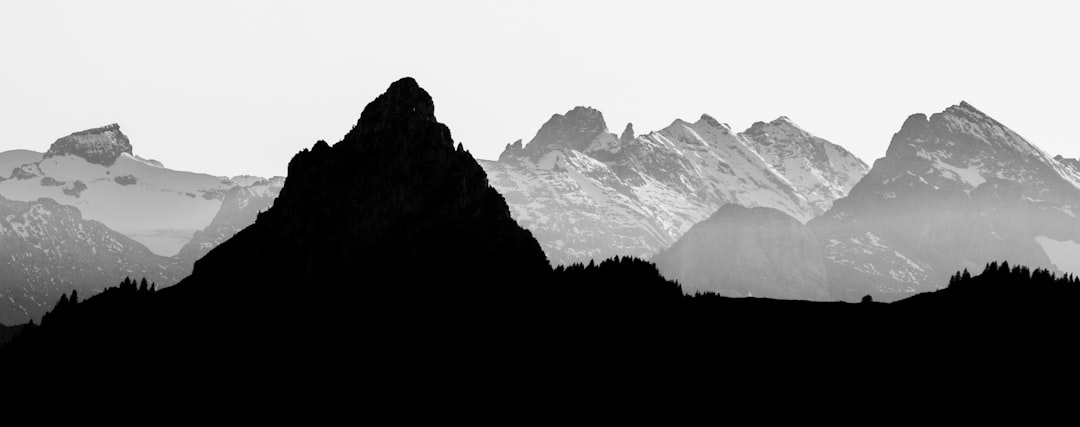 Detail Ilustrasi Gunung Vector Minimalis Number 16