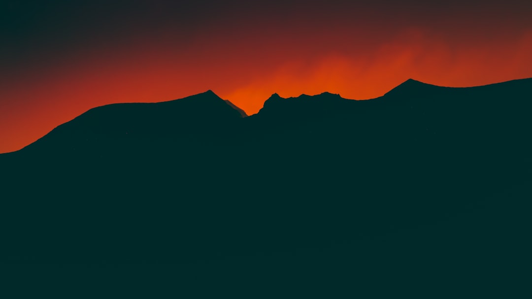 Detail Ilustrasi Gunung Vector Minimalis Number 6