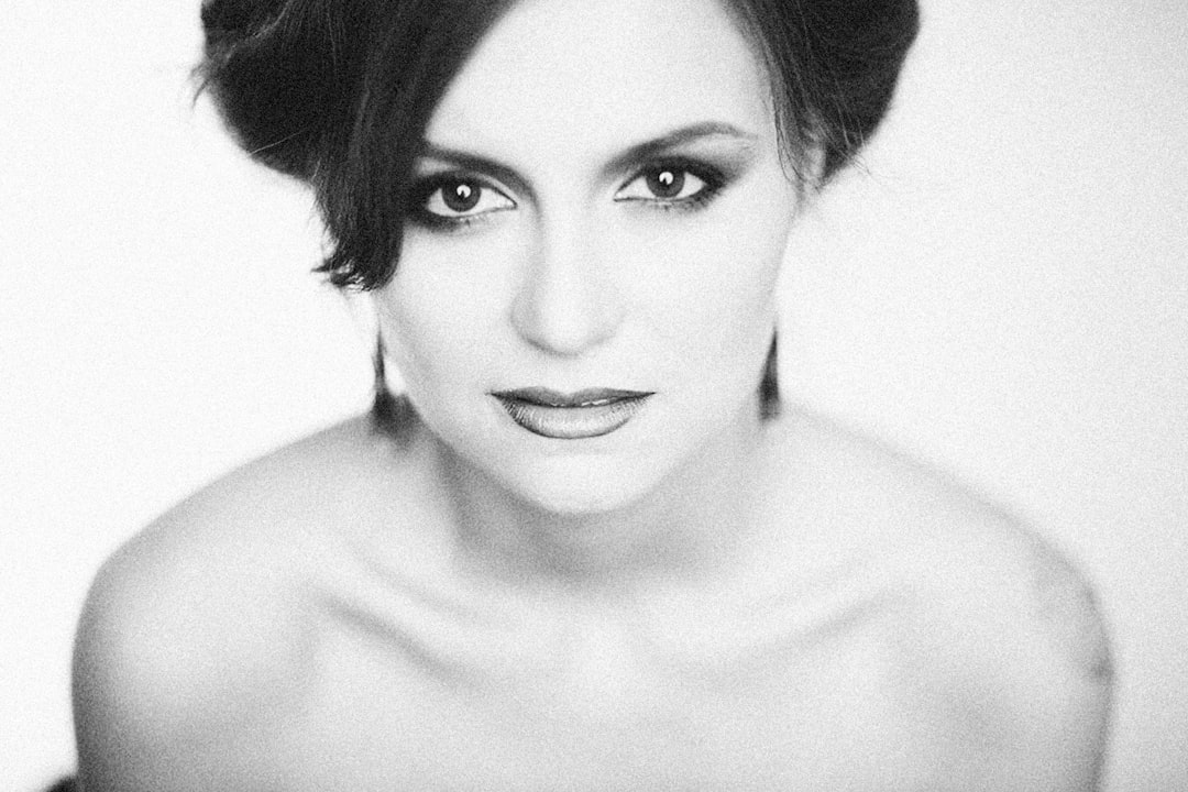 Detail Sleek Bun Mit Scheitel Elegant Foto Number 12