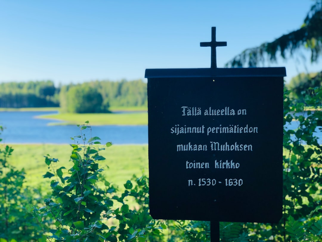 Archaeologin Dokumentiert Fundstelle Foto 8197