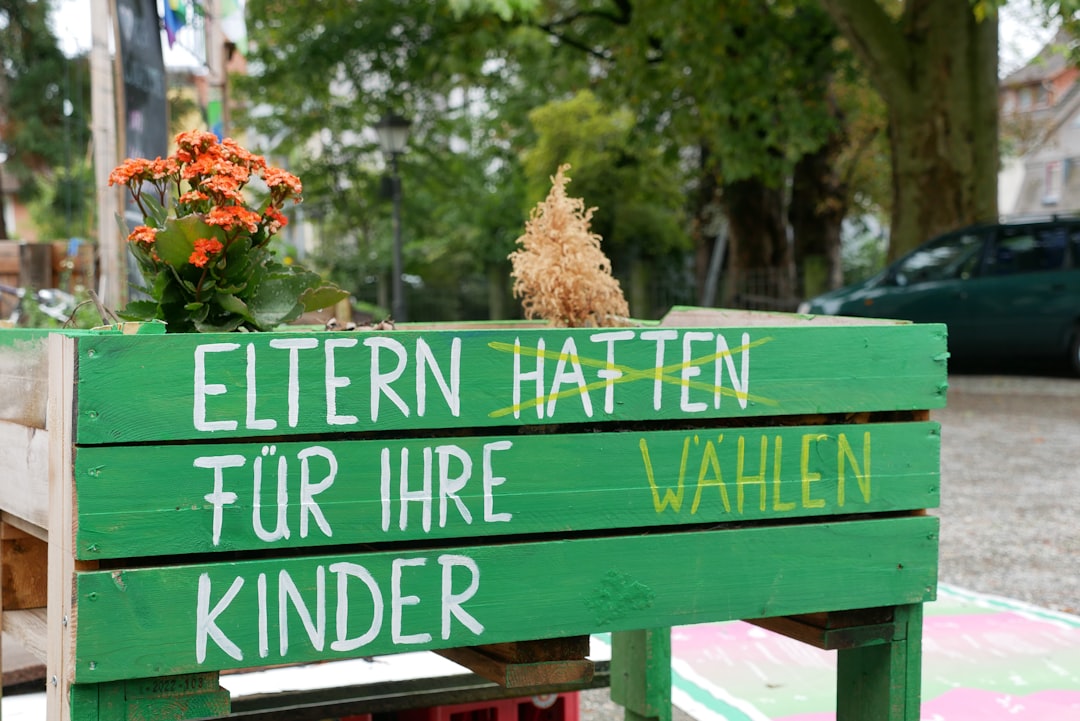 Ostern Eiersuche Garten Kind Freude 4b52