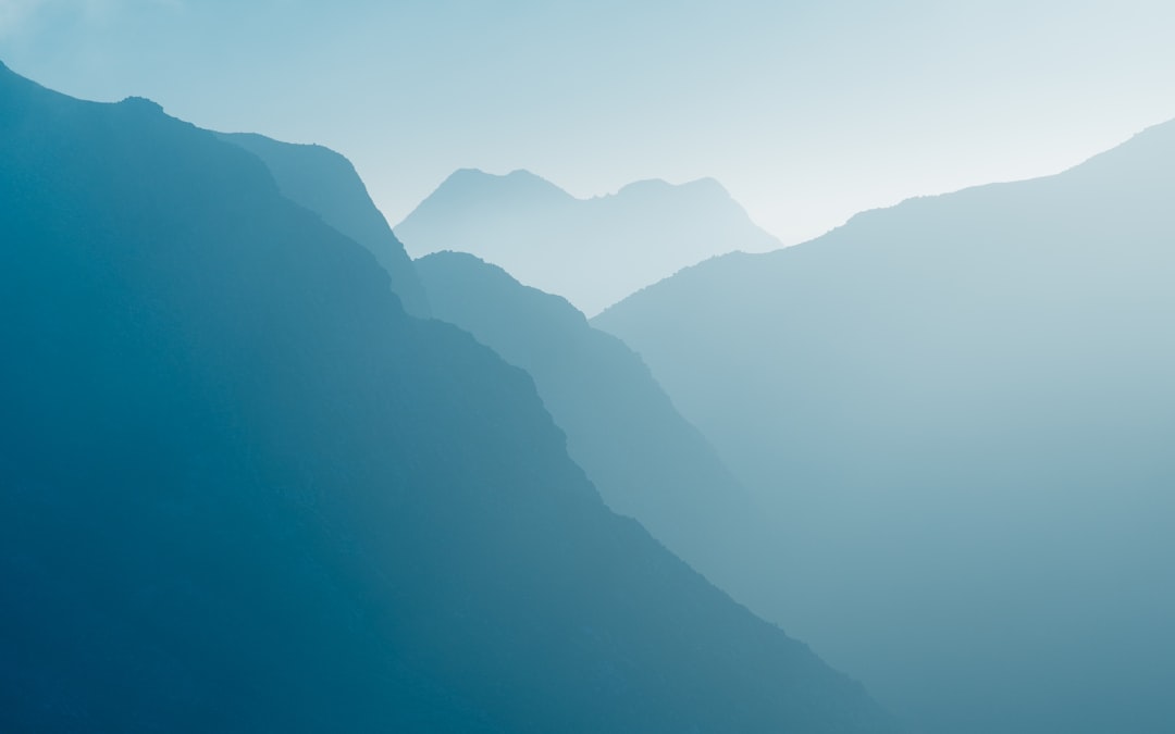 Detail Ilustrasi Gunung Vector Minimalis Number 8