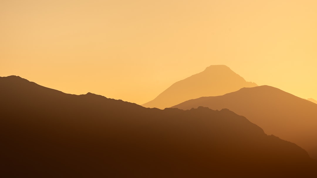 Detail Ilustrasi Gunung Vector Minimalis Number 20