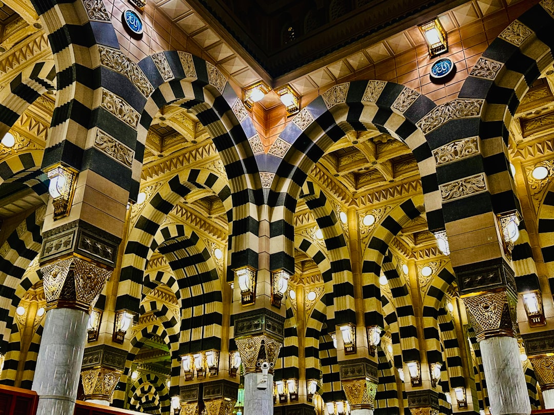 Moschee Innenraum Kuppel Muster Detailreich Deb0