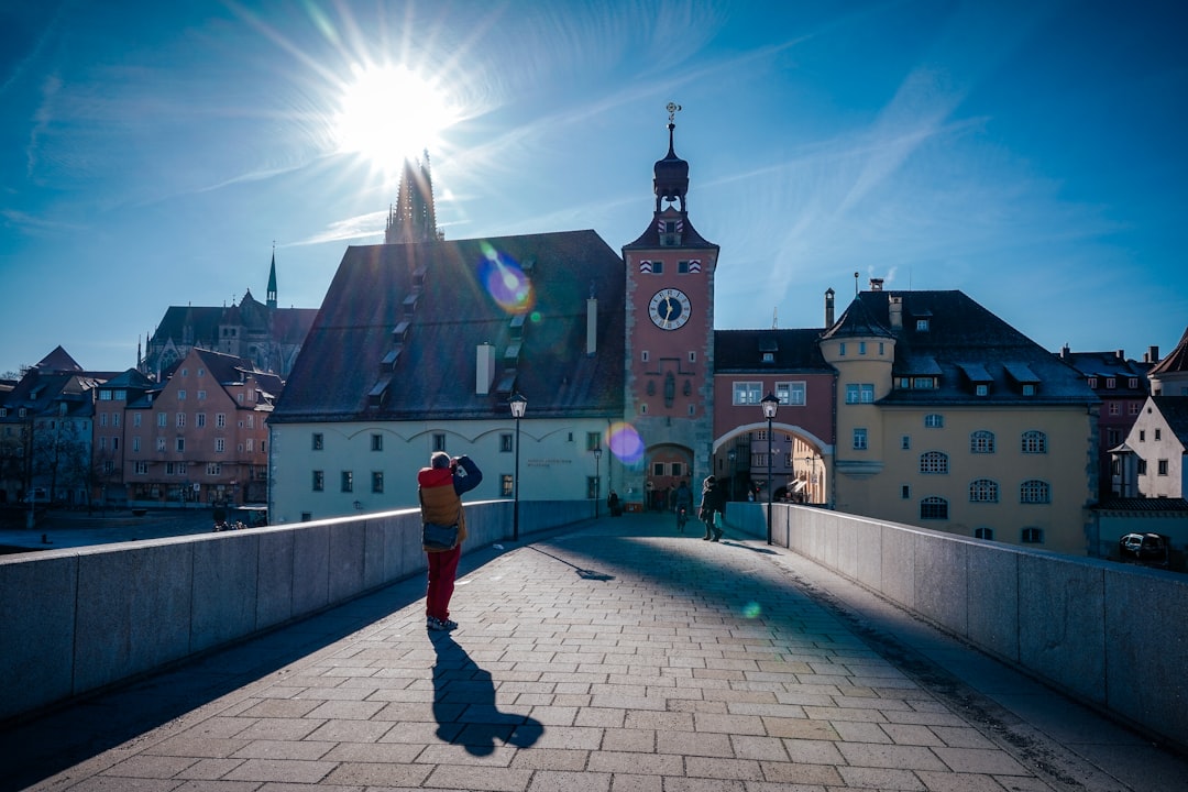 Forscher Untersucht Luftqualitaet In Stadt Foto B625