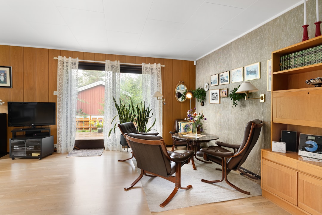 Jalousien Holz Im Wohnzimmer Foto 8f68