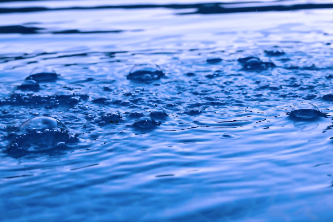 Dunkelblaues Wasser Als Hintergrund Bild Ef48