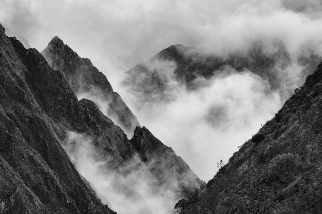 Detail Gambar Gunung Minimalis Hitam Putih Number 18
