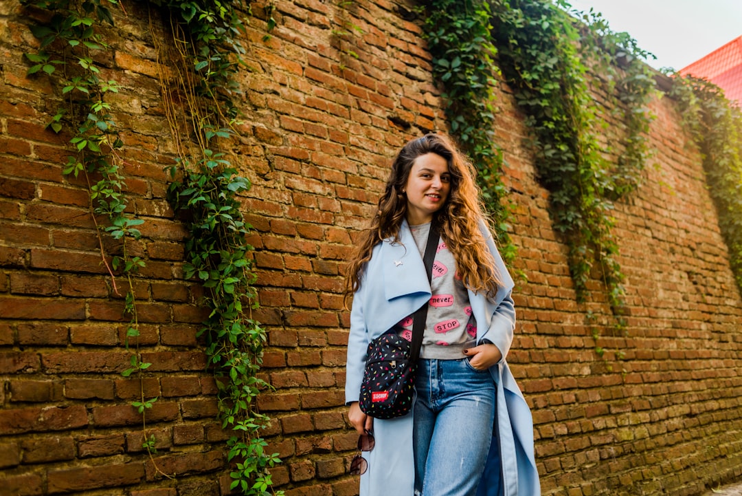 Detail Schultertasche Outfit Trend 2026 Foto Number 16
