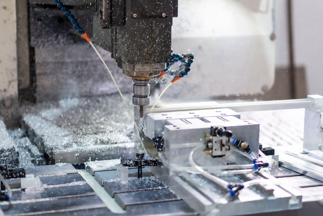 Cnc Fraesen Von Metallteilen Foto 155b