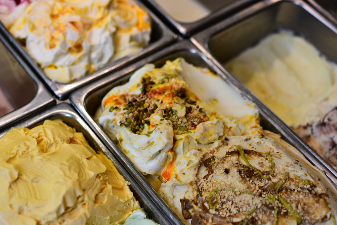 Gelato In Italien Hand Haelt Eiswaffel Nahaufnahme Ef15