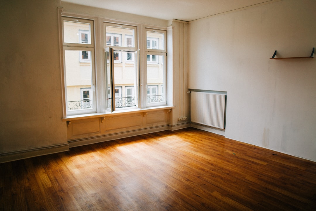 Wohnzimmer In Altbau Mit Stuck Und Parkett Foto 2d27